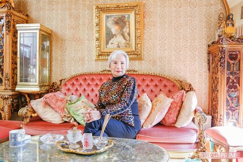 トランスジェンダーの男性の相談にも乗る。麻紀さんはみんなのお母さんのような存在だ