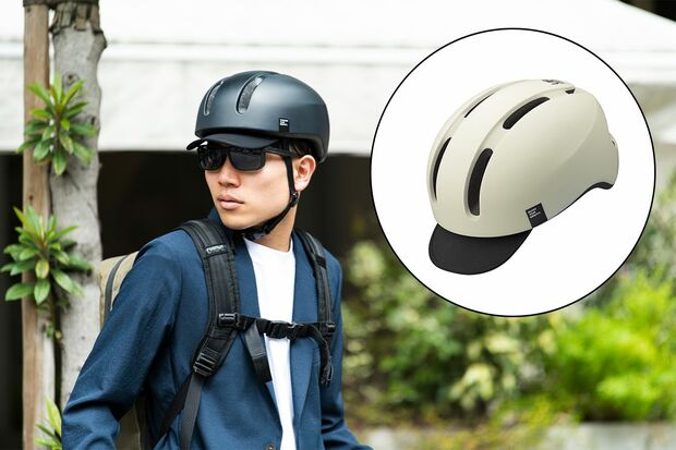 通勤や街中での自転車移動に最適な都会派ヘルメット。後部左右に大型リフレクターがあり、ドライバーへの存在をアピールできる（写真提供／株式会社オージーケーカブト）