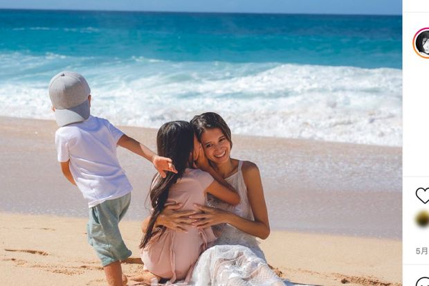 吉川ひなのと子どもたち（hinanoyoshikawa@より）