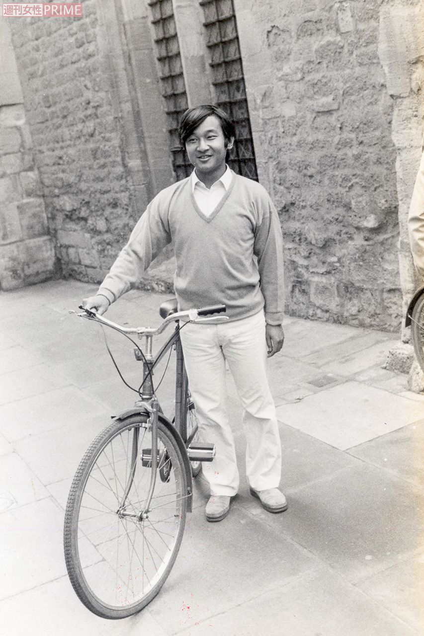 '85年9月、英留学中の陛下はサイクリングを。雅子さまは英留学中に取材を受けられた（'89年9月）