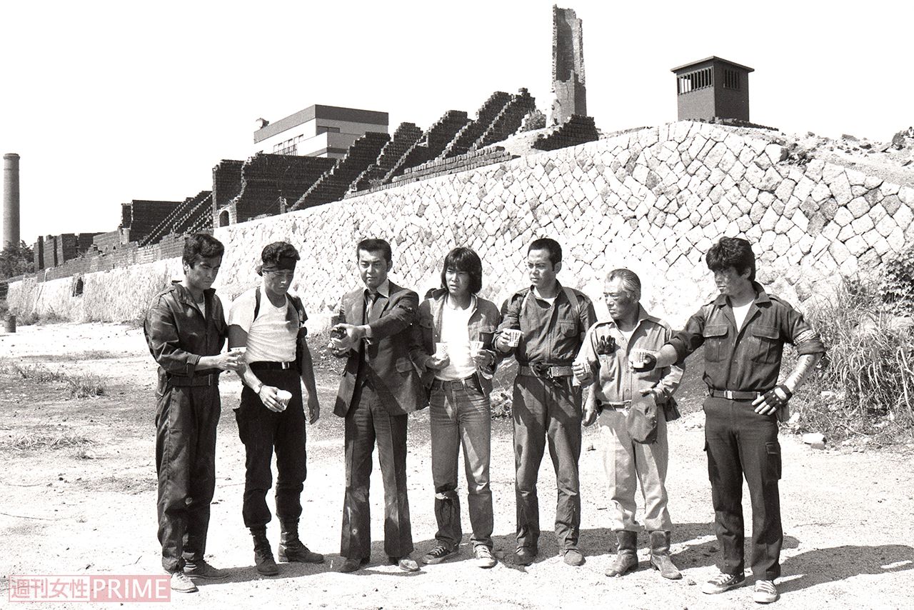 左から石原良純、舘ひろし、渡哲也さん、御木、柴俊夫。『西部警察PART-Ⅲ』最終回の撮影後の大門軍団