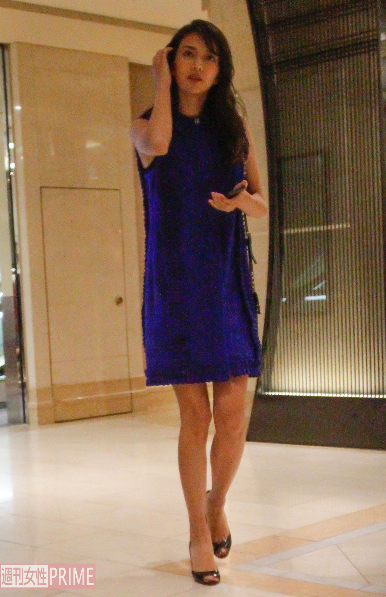 一次会会場から出てくる田中道子　