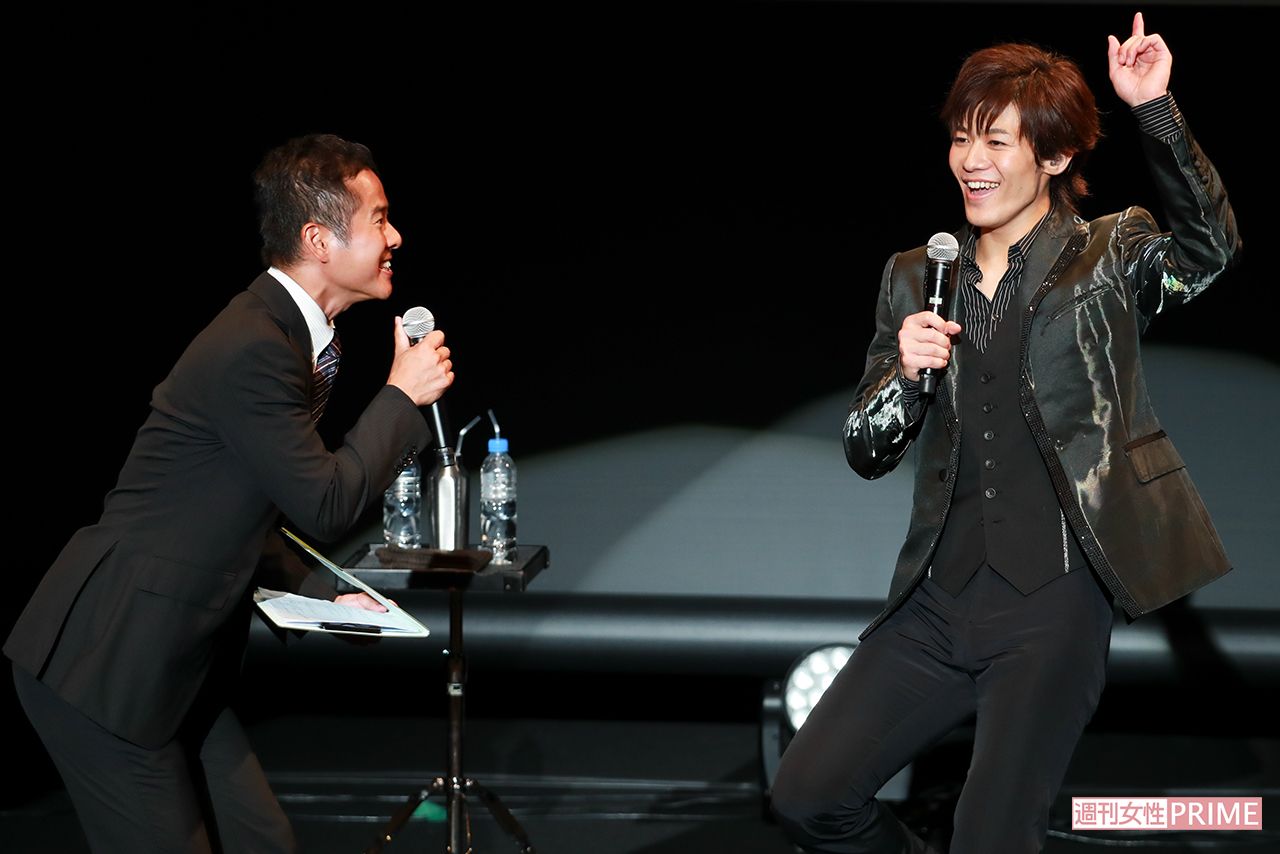 トークコーナーでは、歌っているときのりりしい姿から一転、お茶目な一面もチラリ