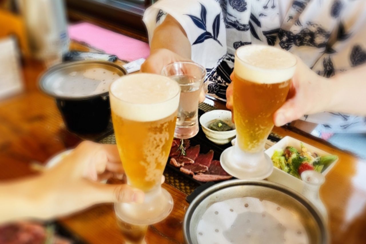 旅行や外食など楽しむことも、削りすぎては心のゆとりまで失って、節約も続かない　※写真はイメージです