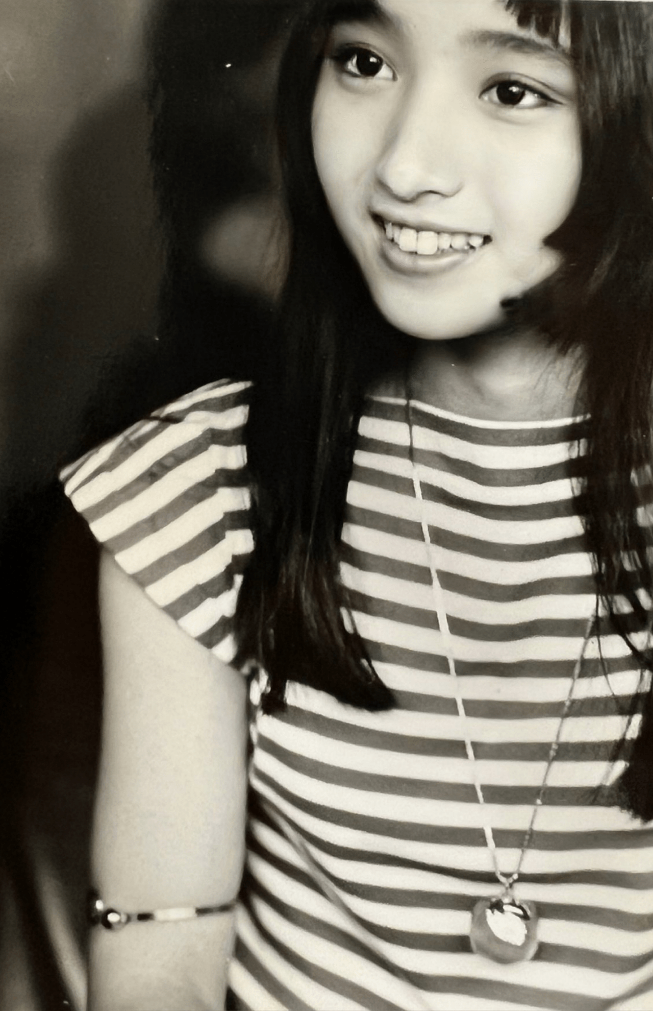 デビュー前の写真。18歳まで生きられないと、母も天功自身も信じていた