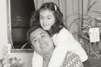 梅宮アンナ、故・辰夫さん“黒塗り”激怒 奔放恋愛も結局「パパNo.1ラブ」な人生