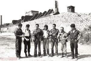 左から石原良純、舘ひろし、渡哲也さん、御木、柴俊夫。『西部警察PART-Ⅲ』最終回の撮影後の大門軍団