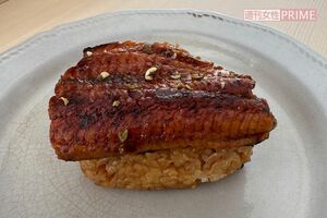 横浜流星が大河ドラマ『べらぼう』の撮影で差し入れした、うなぎの蒲焼きがのったおにぎり