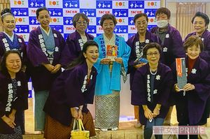 出版記念イベントで『東京おかみさん会』の面々と