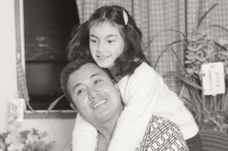 子煩悩ぶりが伝わってくる一枚（1982年2月22日撮影）