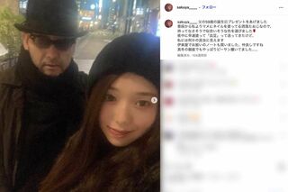 父・吹越満とのツーショットを投稿している咲耶（本人のインスタグラムより）