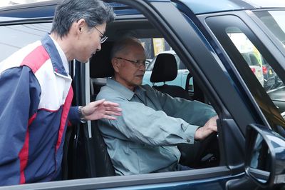 高齢者ドライバーの事故多発「免許の自主返納」運転の可否を決める判断基準とは