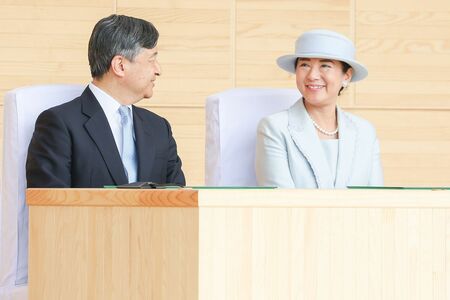 コロナ禍の近年はオンラインでのご出席が続いていた全国植樹祭。両陛下が現地での式典に足を運ばれるのは4年ぶり。壇上でも微笑み合われるなど、仲睦まじいご様子が　撮影／JMPA