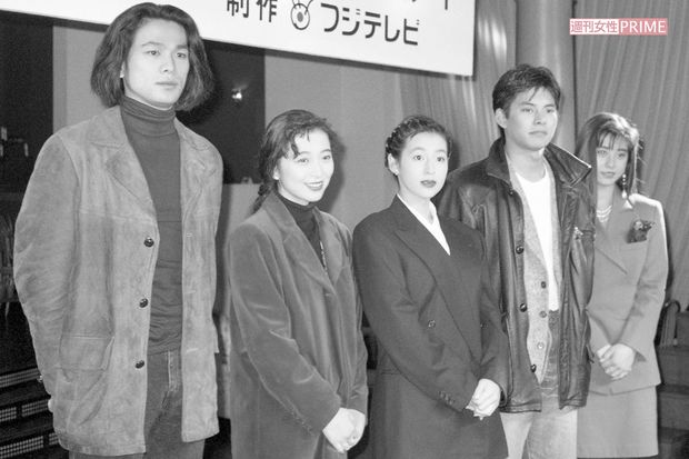 放送直前の'90年に行われた『東京ラブストーリー』の制作発表。左から江口洋介、有森、鈴木保奈美、織田裕二、千堂あきほ