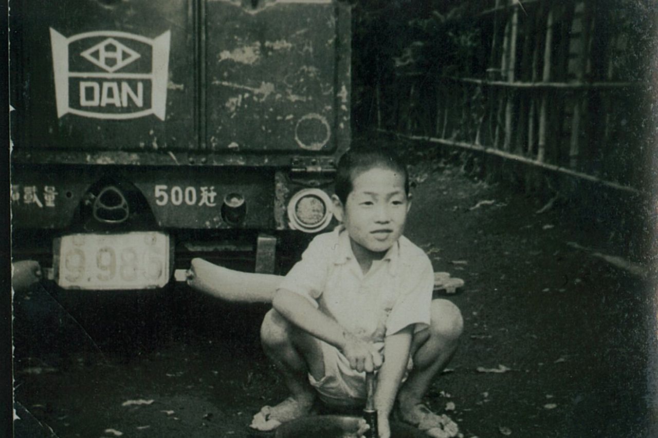 5歳のころ。東京の下町のカメラ店の4人きょうだいの次男だった