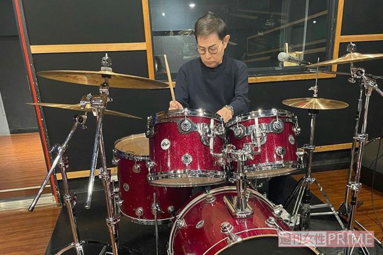 加トちゃんはドラム、ブーさんと仲本さんはギターでバンド練習も熱心に