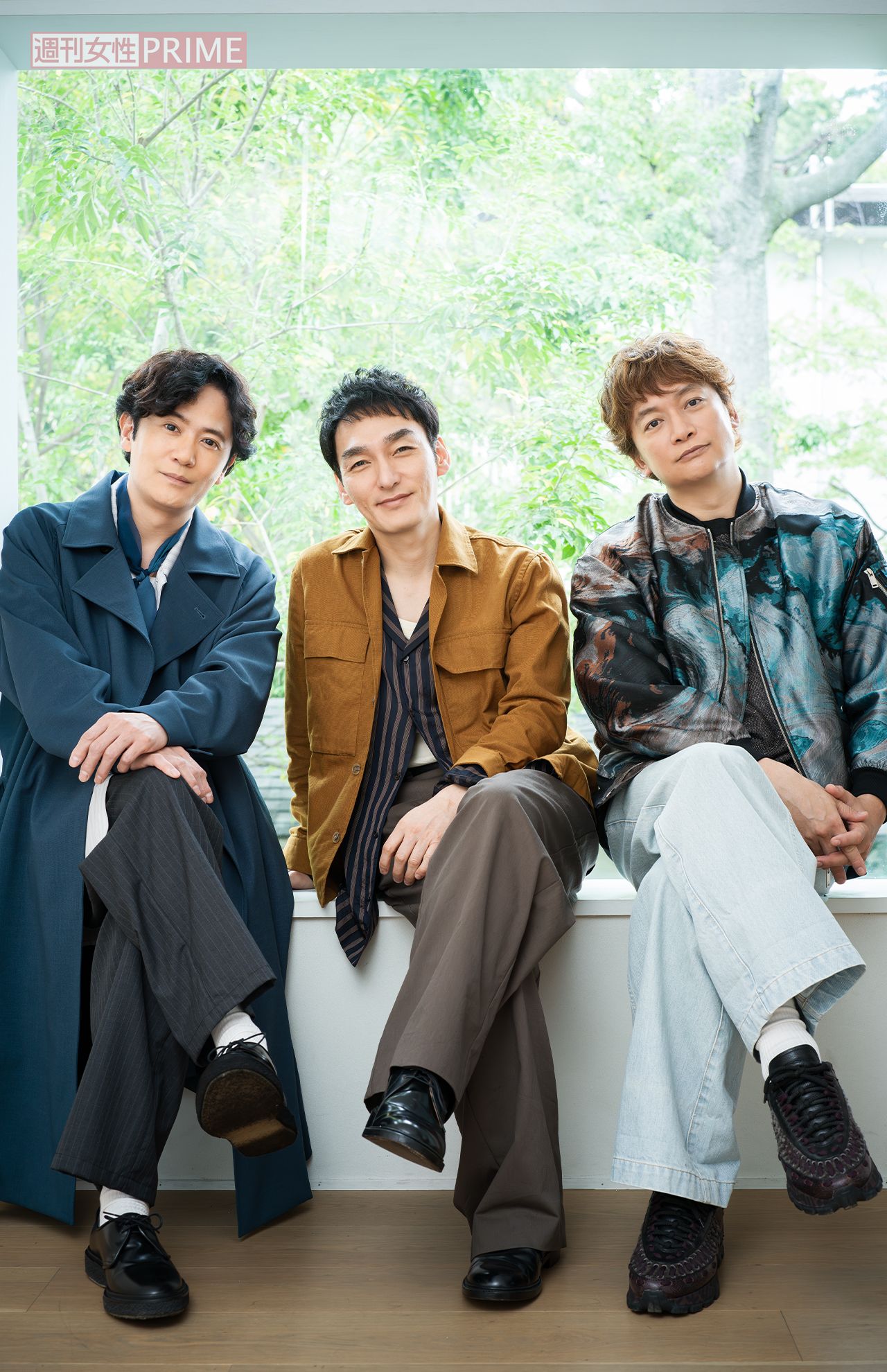 写真左から稲垣吾郎、香取慎吾、草なぎ剛　撮影／廣瀬靖士　取材・文／今井ひとみ（稲垣）、花村扶美（草なぎ、座談会）、伏見香織（香取）　ヘアメイク／金田順子（稲垣）、荒川英亮（草なぎ）、石崎達也（香取）　スタイリスト／黒澤彰乃　衣装協力／junhashimoto/junhashimotoOMOTESANDO、ネフォロジスト/株式会社ワイエムティー