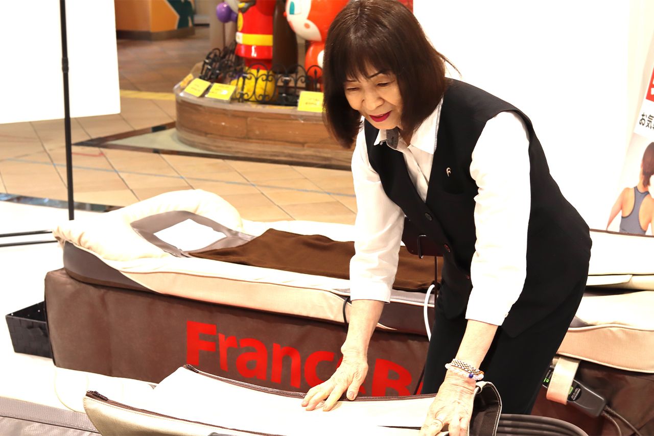 「お客様から感謝のお手紙を後日いただいたときはうれしかった」と仕事のやりがいを話す