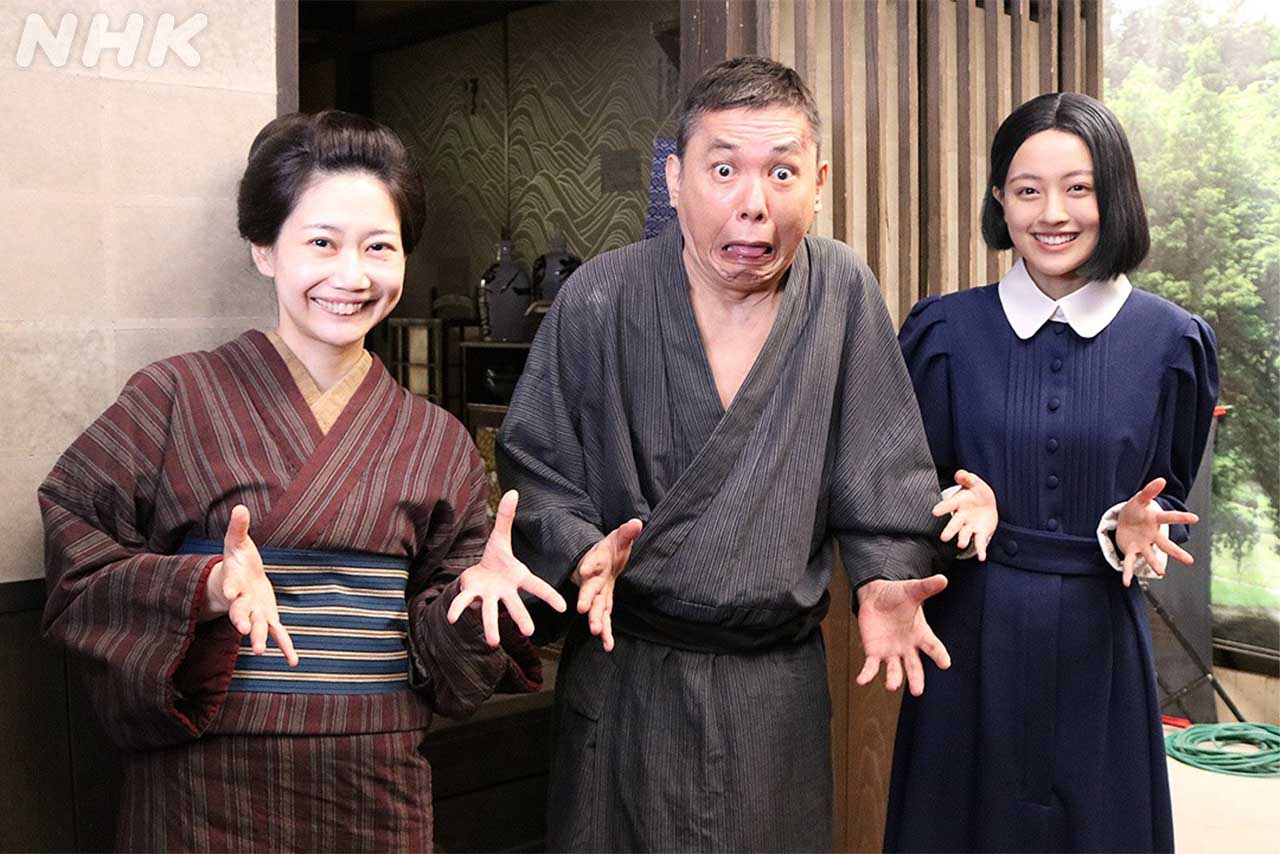 朝ドラ初出演で酒飲み役演じた太田光（中央）／番組公式Xより