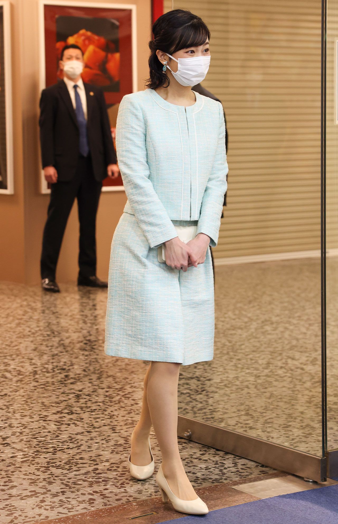 3月6日『第54回なるほど展』に出席された佳子さま。ミントブルーのアンサンブルは知的な雰囲気