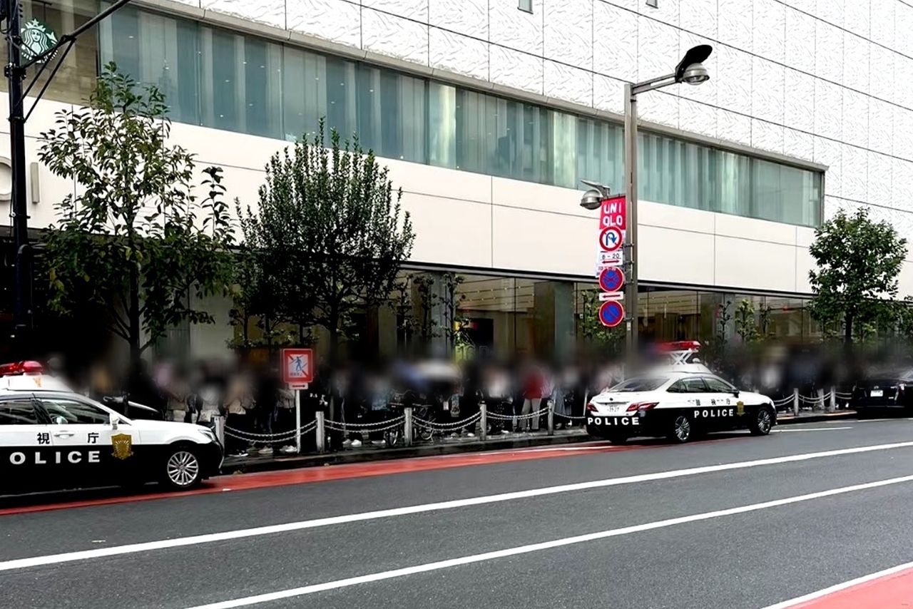 『まじかるちいかわストア　新宿マルイ店』付近にはパトカーが（Xで拡散されている写真）