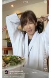 寝起きで朝食を食べる動画をアップした工藤静香(本人インスタグラムより)