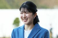 《沿道に2日間で2万5000人》愛子さま初の青森訪問で巻き起こった“熱狂フィーバー”…車椅子の高齢者も立ち…
