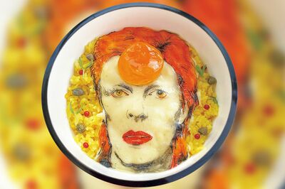 『ボウイの月丼弁当』チーズのデビッド・ボウイの額に塩漬け卵をON