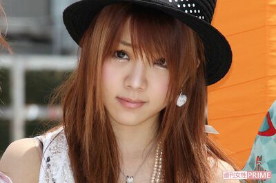 元モーニング娘。田中れいなに「生脚と厚底まだ続けるんですか?」結婚&妊娠後も貫く“我が道コーデ”