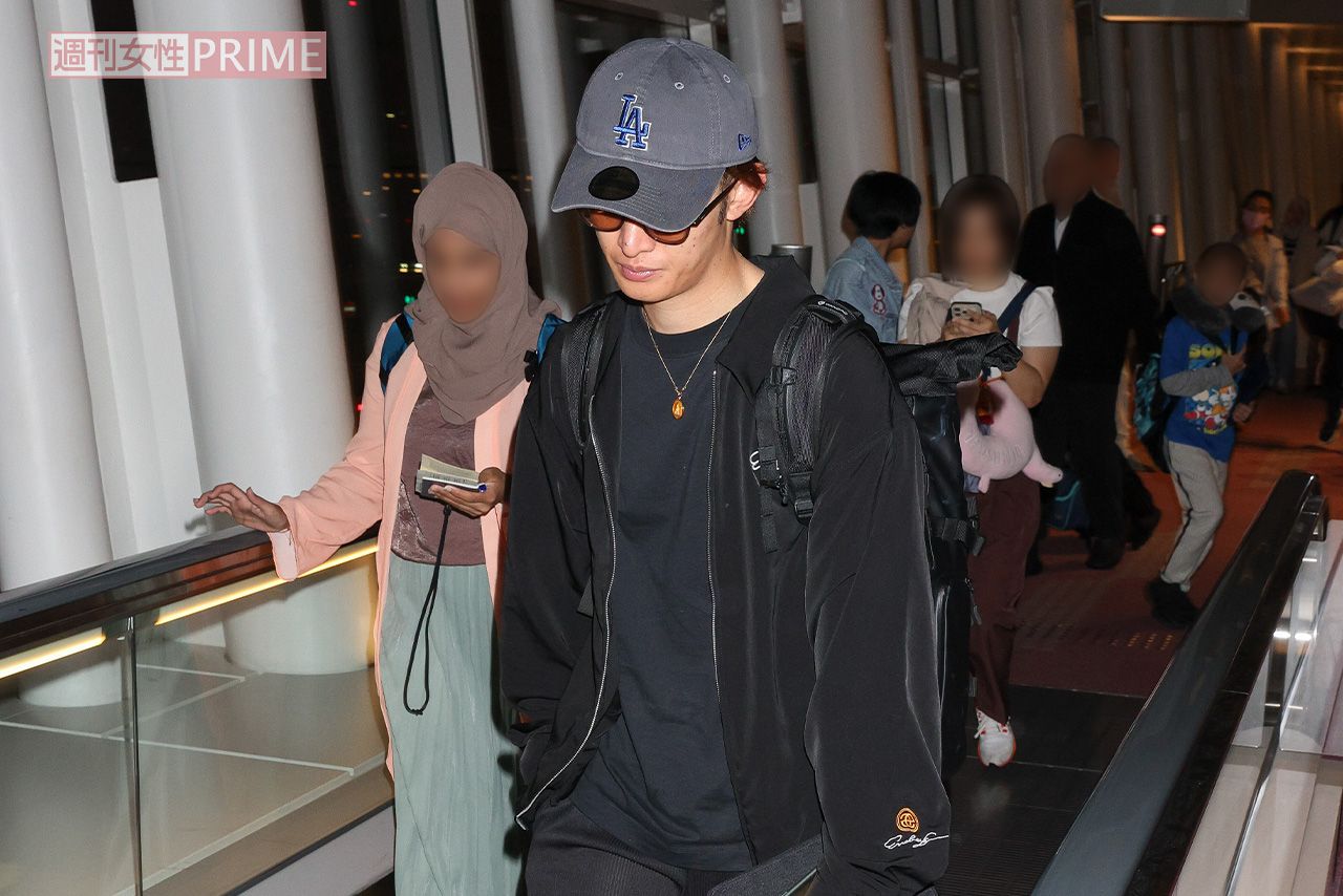 2024年5月22日、羽田空港第3ターミナルに到着した向井康二