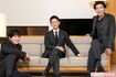 (左から)間宮祥太朗・妻夫木聡・柄本佑 撮影/佐藤靖彦