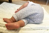 2歳長男を布団を巻いて窒息死させた母親、スマホから発見された戦慄の“折檻動画”