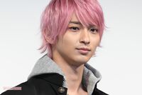 横浜流星の “ゆりゆりブーム”、関係商品爆売れに発売元が答えた「意外なファン層」