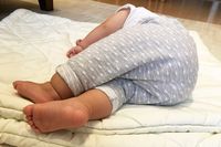2歳長男を布団を巻いて窒息死させた母親、スマホから発見された戦慄の“折檻動画”