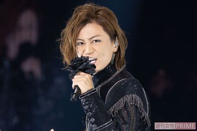 氷川きよし、“超短パン”のシースルー衣装でのアニソンライブに会場「すげえな！」