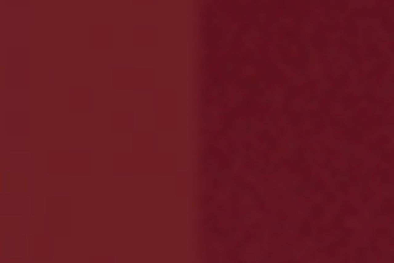 背景の色も酷似（左がINI、右がAぇ! group）