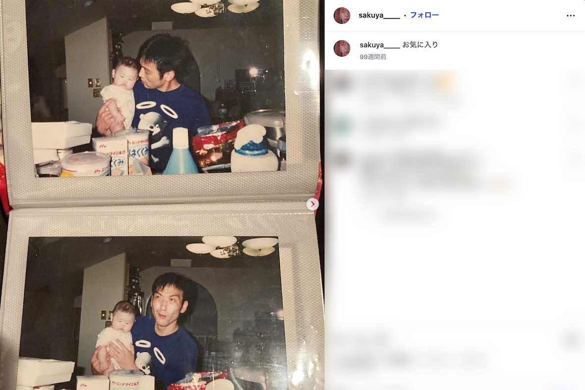 父・吹越満とのツーショットを投稿している咲耶（本人のインスタグラムより）