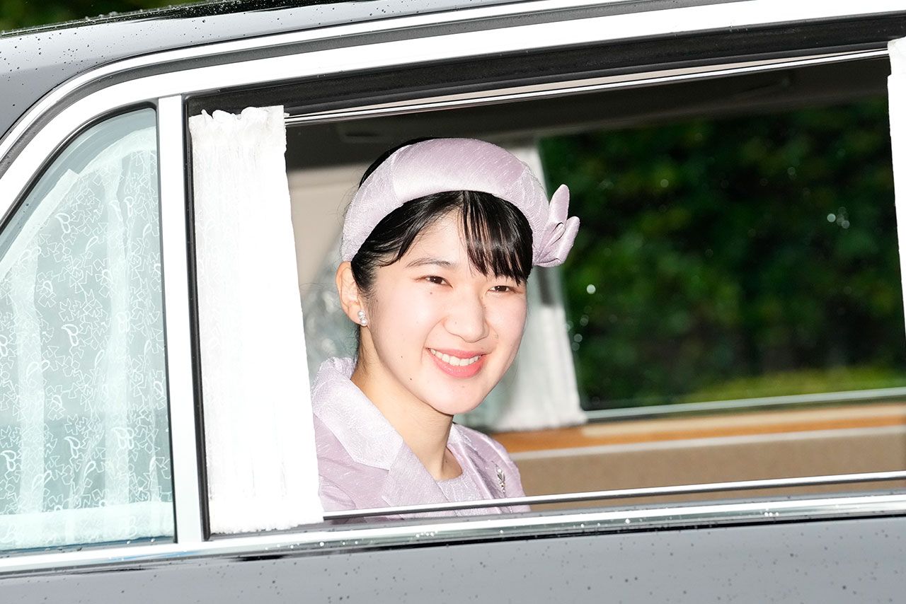 9月11日、紀子さまの60歳の誕生日のお祝いの挨拶のため赤坂御所を訪れた愛子さま