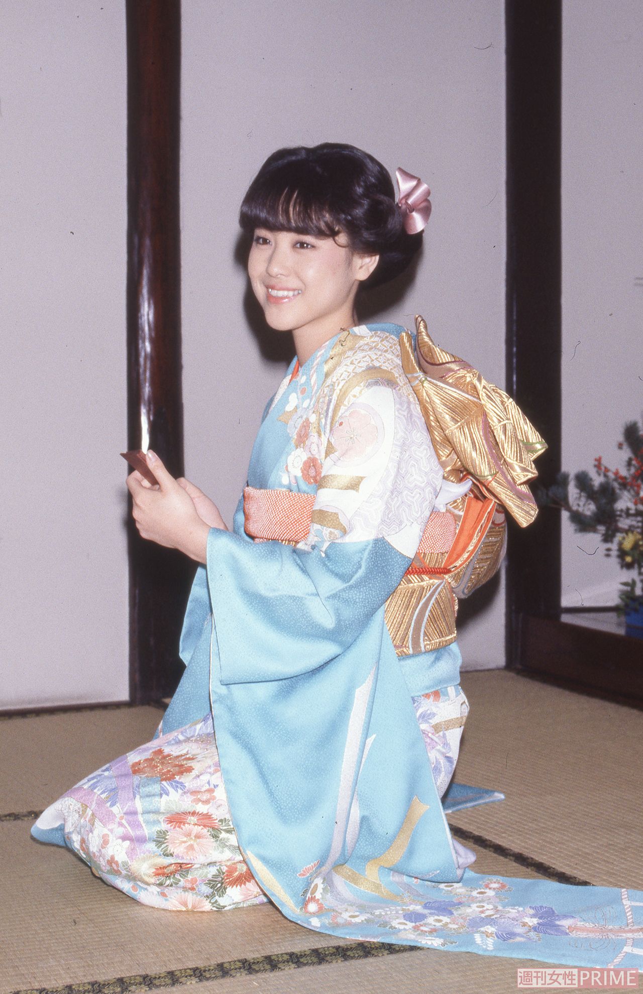 '81年、正月の晴れ着姿。同年4月1日にシングル曲『裸足の季節』で歌手デビューした松田聖子。