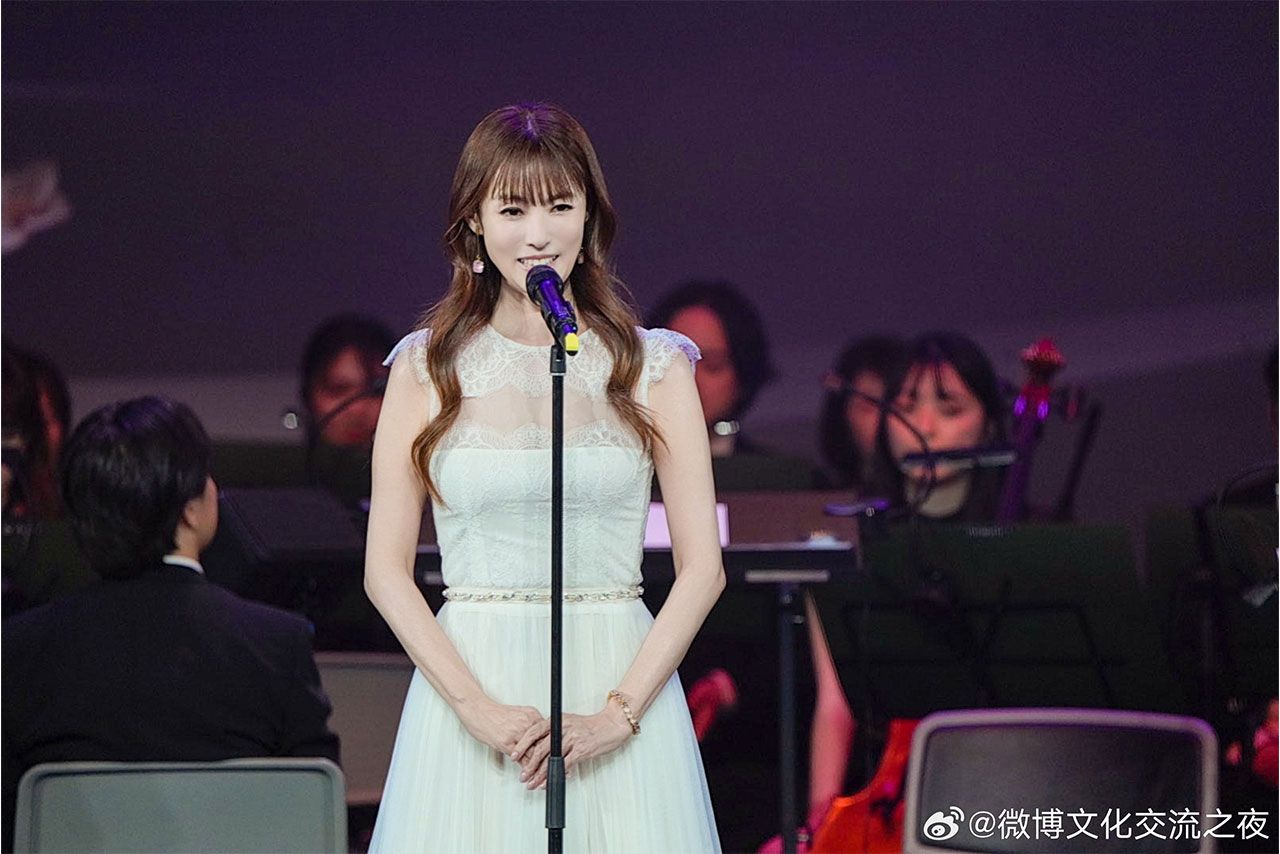 2025微博文化交流ナイトに登壇した深田恭子（weiboより）