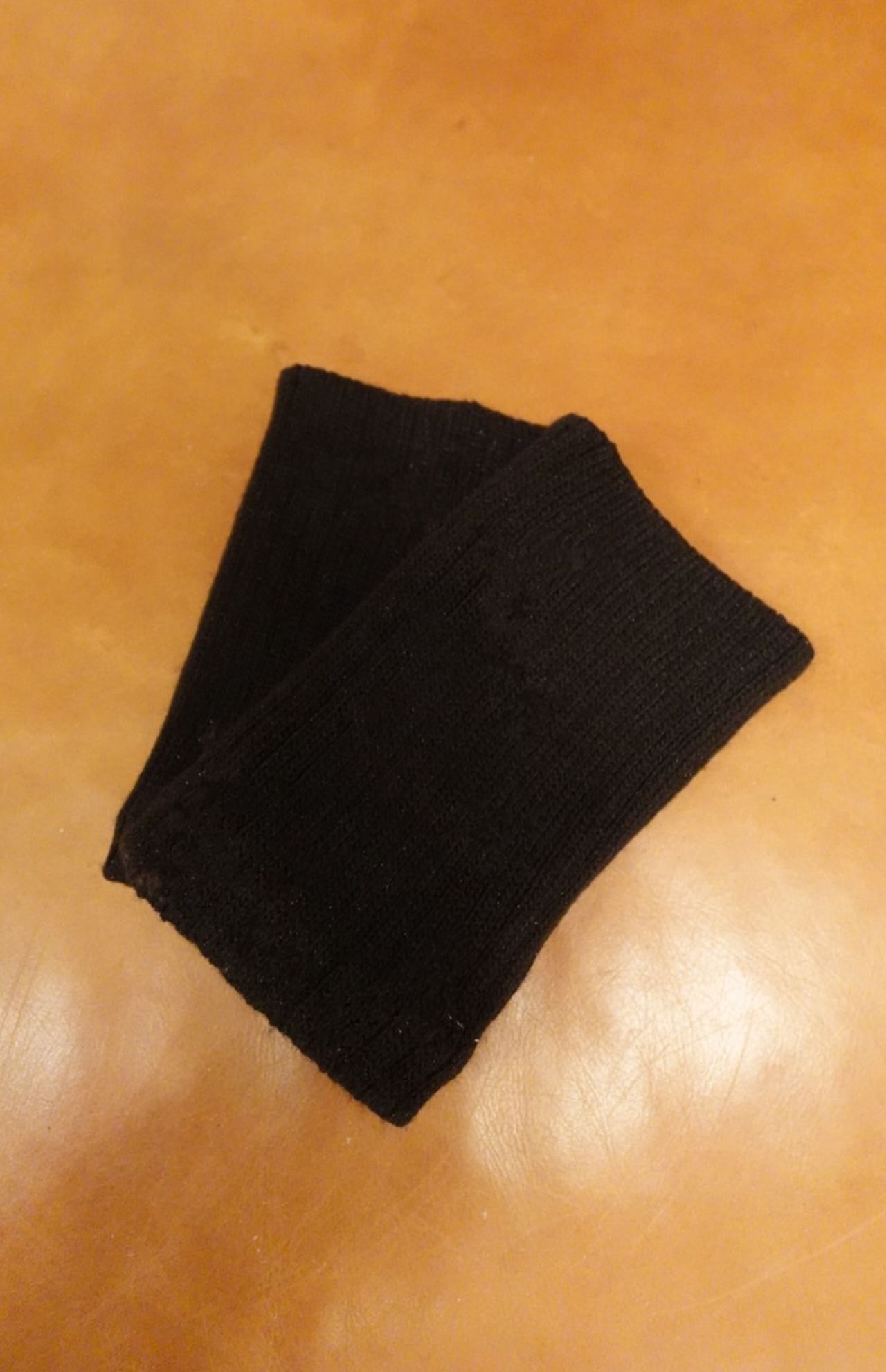 レッグウォーマーは地方などの仕事先にも欠かさず持っていくそう。足だけではなく、首元にはネックウォーマーやポンチョも。肌をじかに温める大切さを痛感