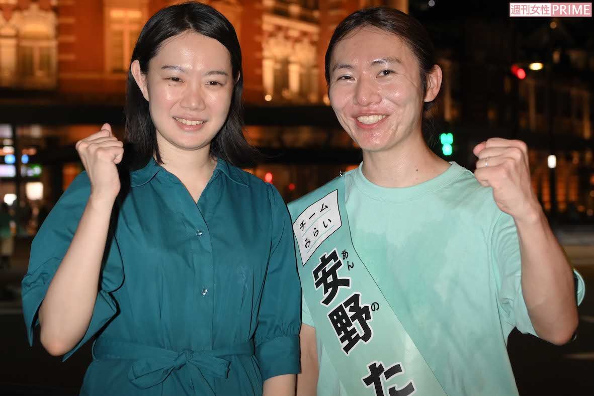 2025年7月、参院選での『チームみらい』安野貴博党首と妻・黒岩里奈氏