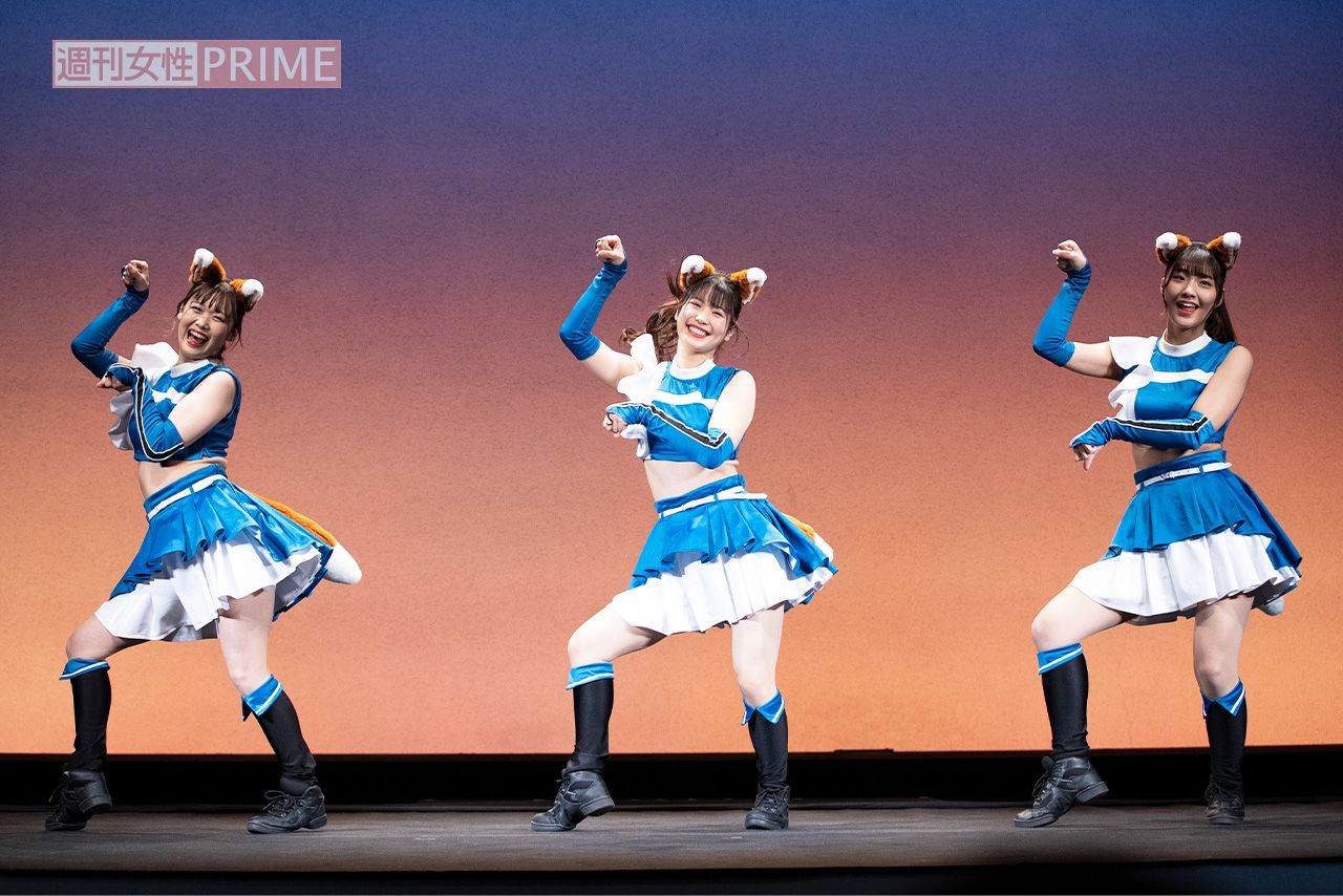 ファイターズガールズによる「きつねダンス」