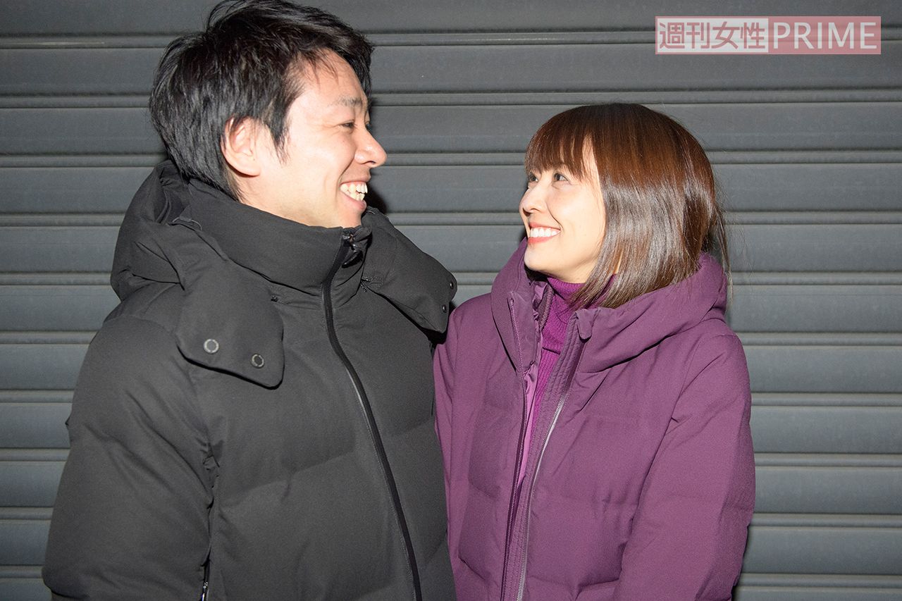 2018年の直撃時、ラブラブぶりを見せつけていた小林麻耶と夫でスピリチュアル整体師の國光吟氏