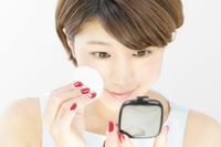 「30代ですっぴん」「電車でメイク」「家でもブラジャー」オンナの常識大調査