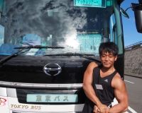 女性に大人気「マッチョバスツアー」でお姫様抱っこを体験!