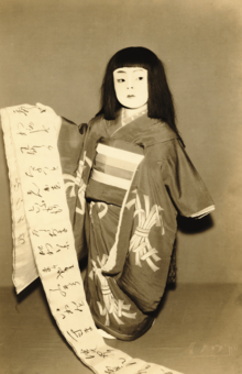 3歳のとき『黒髪』で初舞台を踏む。跡取りとして厳しく芸を仕込まれたのだが……