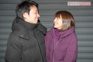 2018年の直撃時、ラブラブぶりを見せつけていた小林麻耶と夫でスピリチュアル整体師の國光吟氏