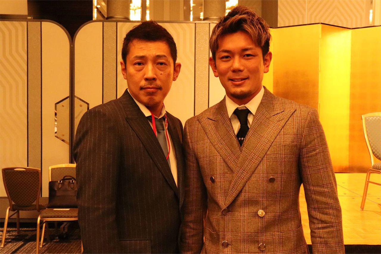 『乃が美』会長の森野博之氏（左）と皇治。怪文書には皇治に関する記載もあった（皇治のツイッターより）