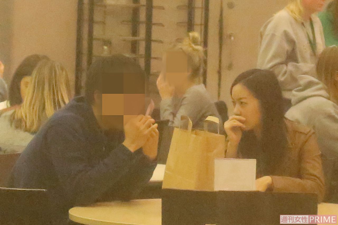  '17年9月にイギリス留学中の佳子さまが日本人留学生と談笑されるひとコマ。おふたりの今後に注目